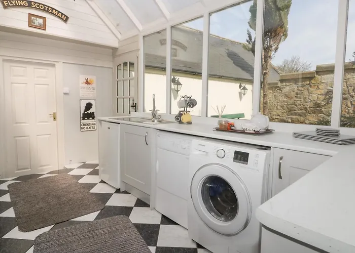 The Station House 펜션 휫비